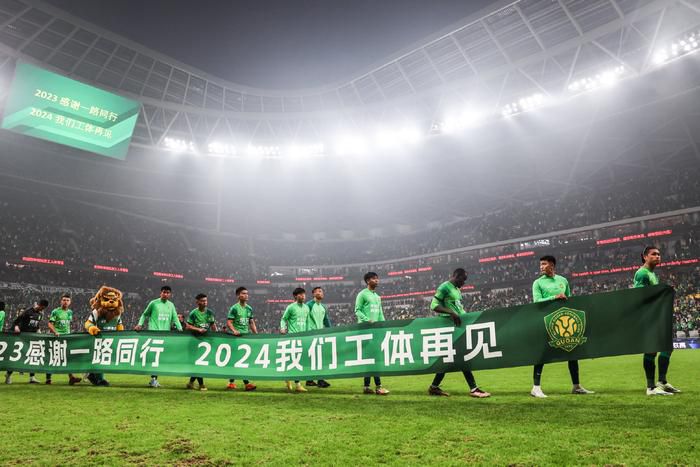 今日发布的;姑妈辞典，则是从一个搞笑的角度对电影进行了介绍，;无缘无姑是指一般人没有缘分拥有一个有钱的姑妈；;姑军奋战是指穷汉三兄弟为了钱而组成假扮姑妈的团队；;蒙在姑里是指所有人都被假姑妈的谎言给成功骗到……好笑的同时也给予诸多剧情暗示